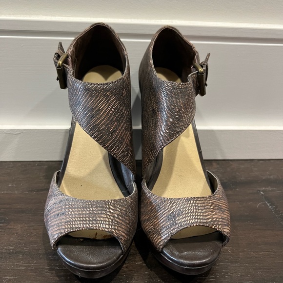 Brand new brown Levity platform heel sandals size 6.5 - Picture 2 of 5